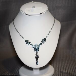 Elegant Blue Pendant Necklace